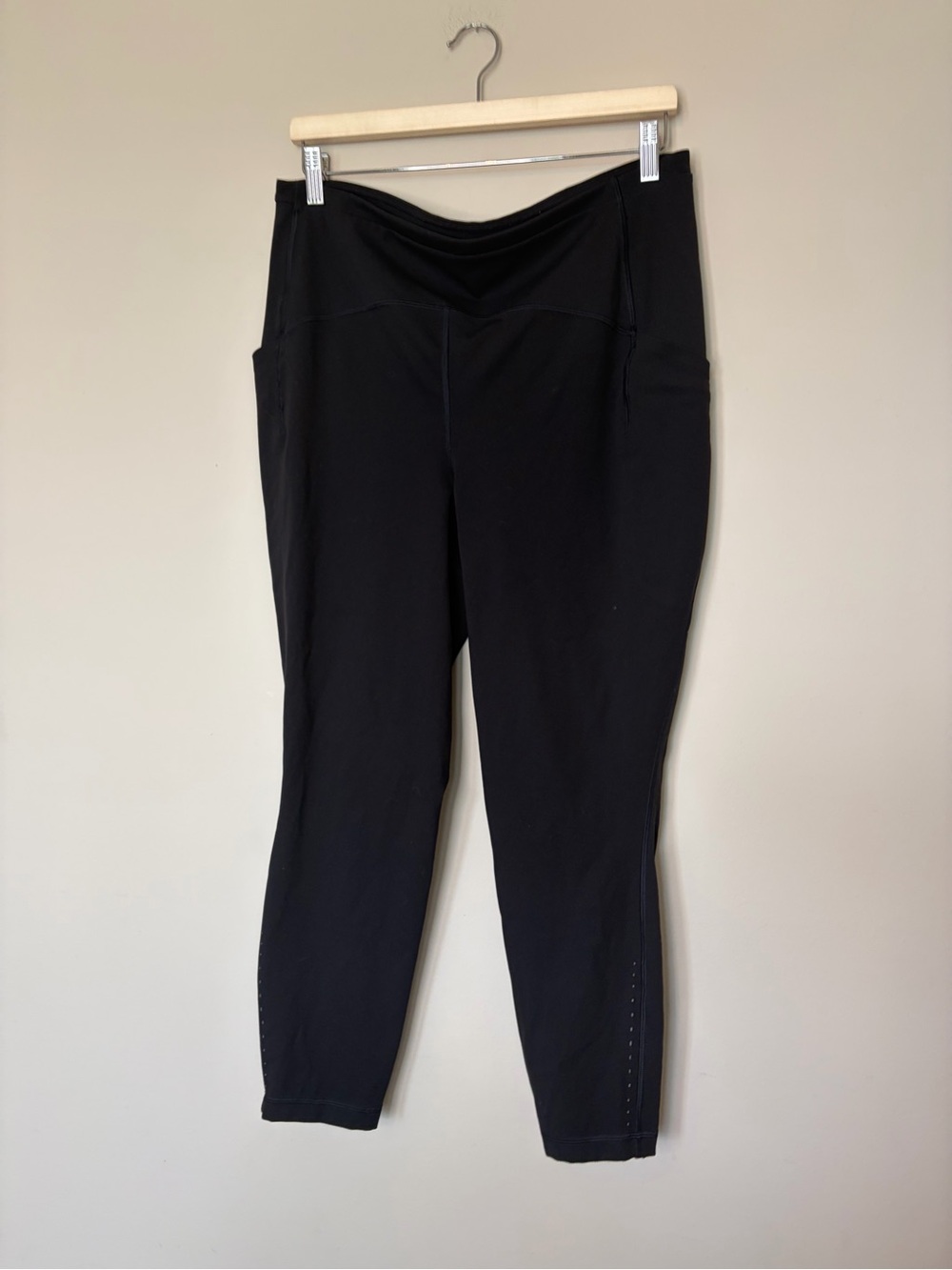 lululemon athletica Black High-Rise Performance pocketed Leggings size 14